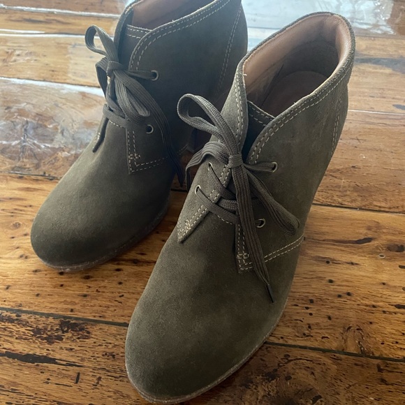 Clark’s leather upper, lace up dark olive suede. Women’s booties, ankle chunky - Picture 3 of 13